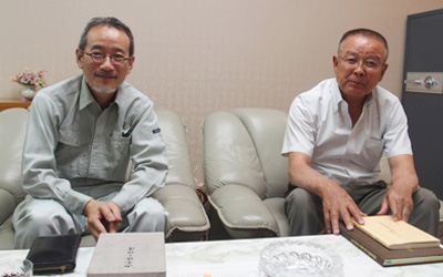 左から、山本勝之助商店4代目 土田 高史氏、海南特産家庭用品協同組合 専務理事 事務局長 浅野 徳一氏